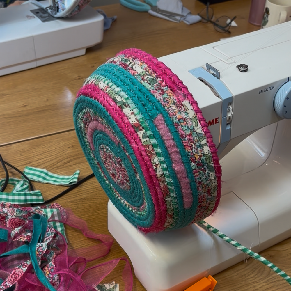 Making a coiled rope bowl on a sewing machine using cotton cord and sewing fabric offcuts