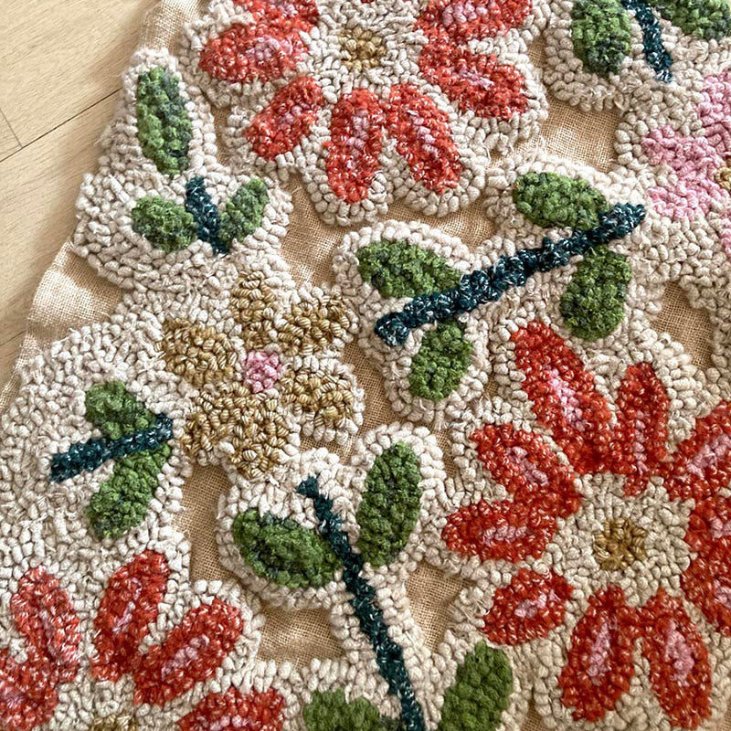 Pre-printed rag rug hessian for beginners with floral design