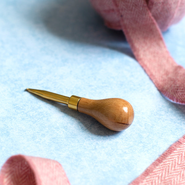 Quality Rug Hook Tool for Rag Rugs - Easy for Loopy / Hooked Technique